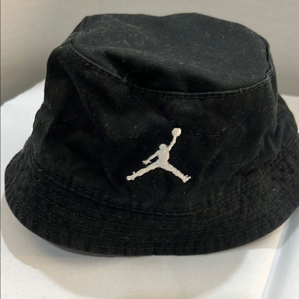 Jordan Toddler black embroidered bucket hat with strap NWOT